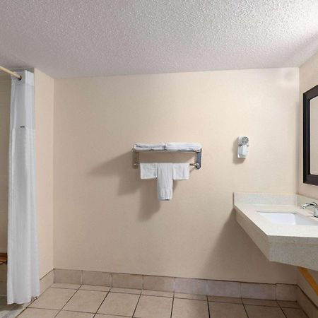 Super 8 By Wyndham Fort Mitchell Cincinnati Area Dış mekan fotoğraf