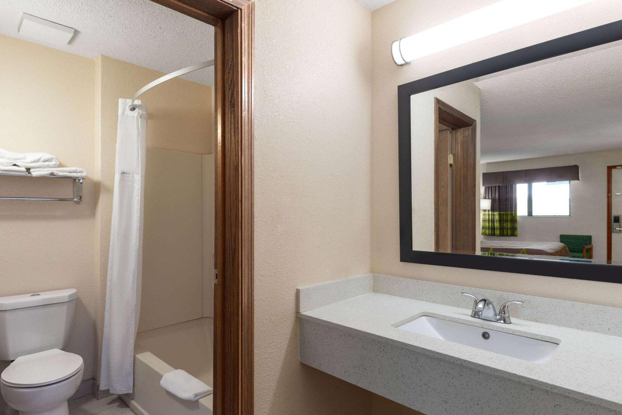 Super 8 By Wyndham Fort Mitchell Cincinnati Area Dış mekan fotoğraf